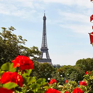 Plaza Athenee - Dorchester Collection Hotel